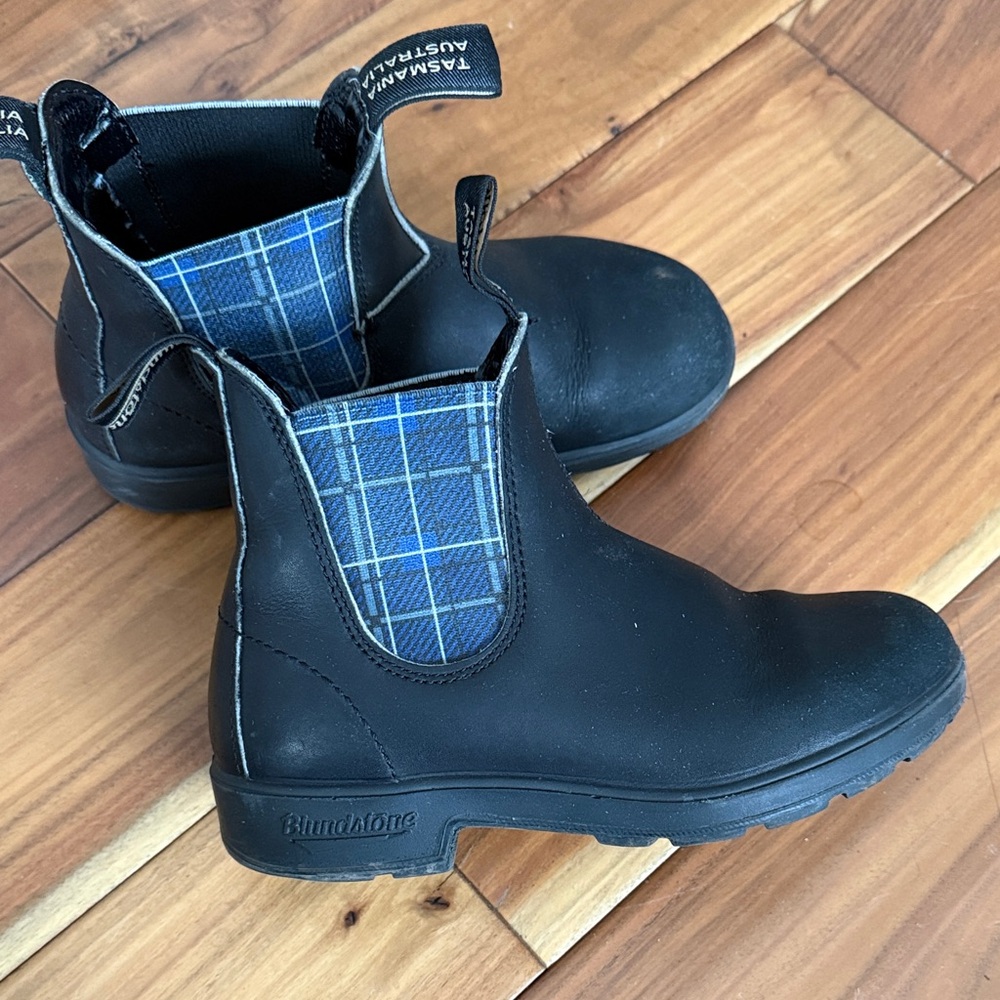 Blundstone Black Boots with Blue Checkered Detail